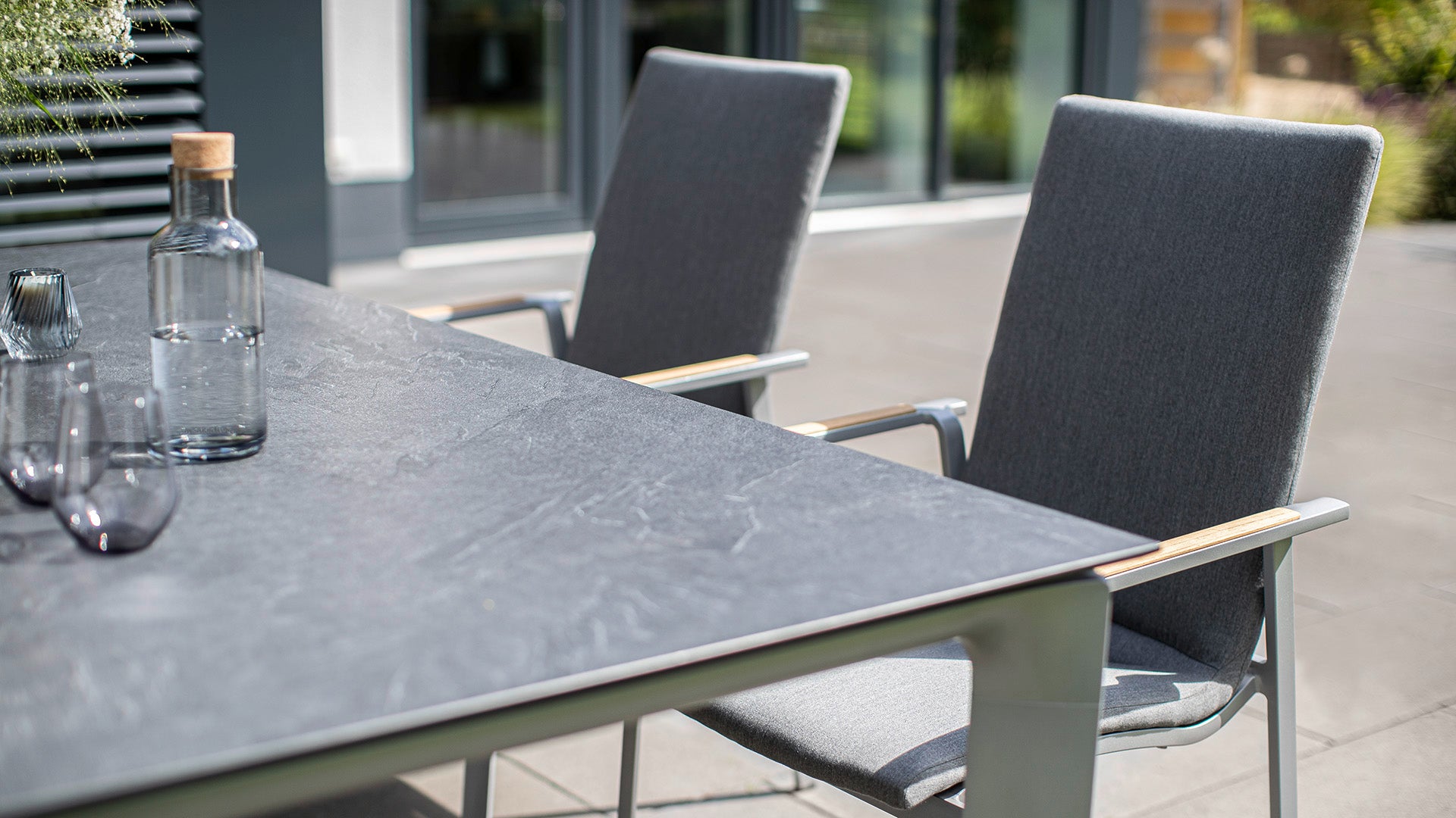KETTLER HPL Tischplatte 180 x 95 cm
Wing-Profil – Jura anthrazit Ansicht 3