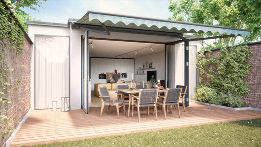 Halbkassettenmarkise Terrasse ausgefahren hellblau Sonnenschutz