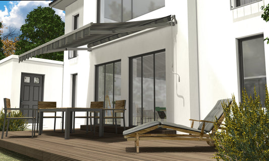 Gelenkarmmarkise Terrasse ausgefahren Sonnenschutz